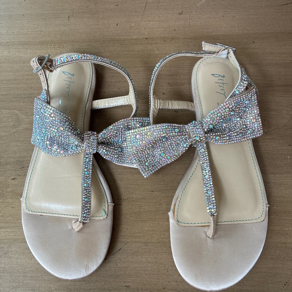 Girls Crystal bow, strappy sandals, sz 3, Betsy Johnson Brand